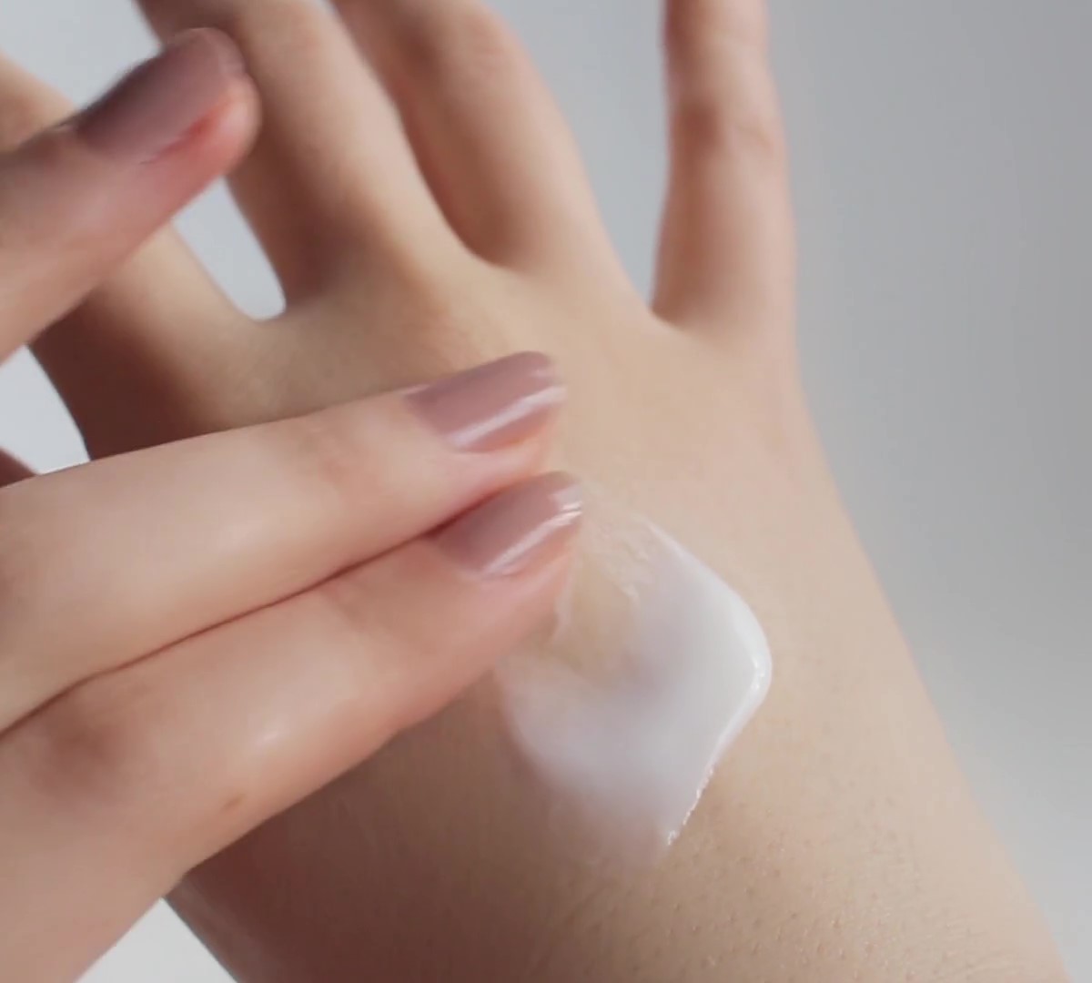 まるで美容液のようなミルククレンジング｜jurlique（ジュリーク）の